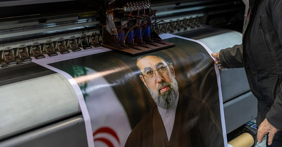 Новый верховный лидер Ирана выжил во время удара, так как незадолго до него вышел из дома