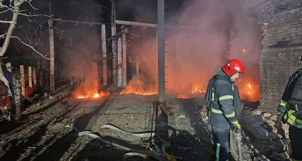 РФ массированно атаковала юг Украины, повреждены порт, энергообъекты и судно