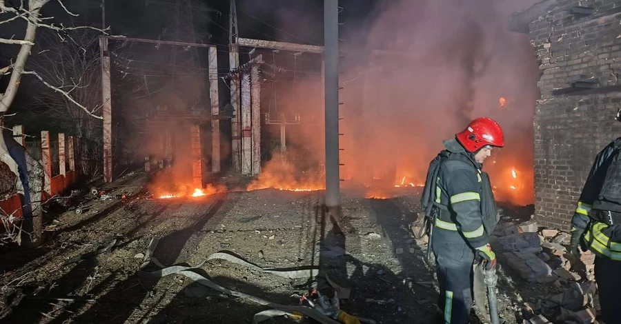 РФ масовано атакувала південь України, пошкоджено порти, енергооб'єкти та судно