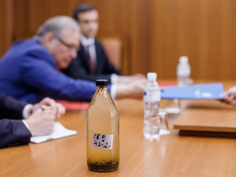 Молдова вручила послу России ноту протеста и бутылку загрязненной воды из Днестра  