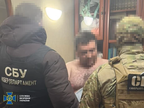 У Києві затримали інженерів, які допомагали Росії відновлювати пошкоджені НПЗ