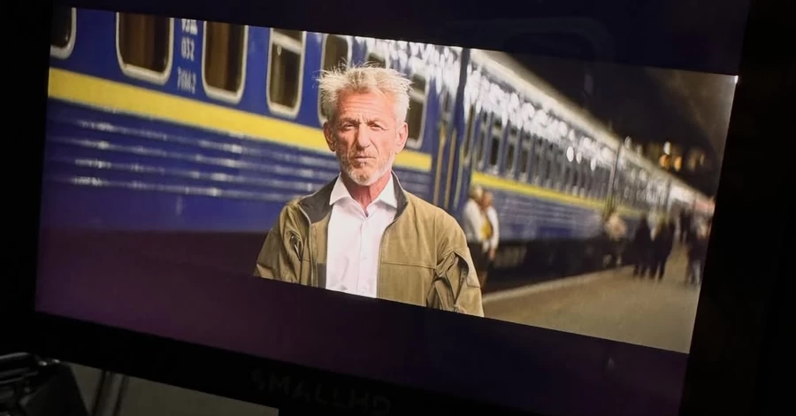 Шону Пенну в Україні подарували &ldquo;Оскар&rdquo; зі сталі пошкодженого вагона