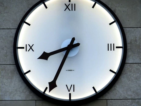 Когда переводят часы на летнее время 2026 года: точная дата