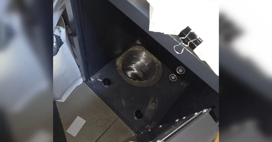 СБУ виявила у Києві сейф як із кіно - «грошопровід» виходить до підземного паркінгу