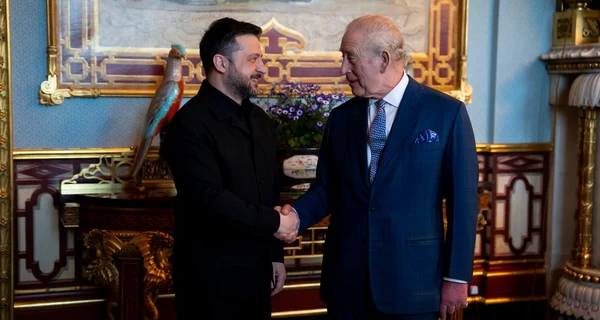 Зеленский поначалу хотел отдать Трампу iPad, который он подарил Чарльзу III