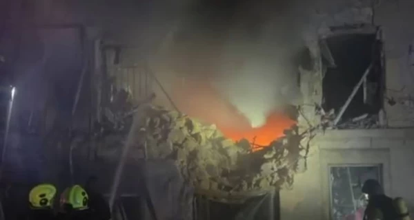 Російський дрон вдарив по Одесі, постраждав будинок в історичному центрі міста, є поранені 