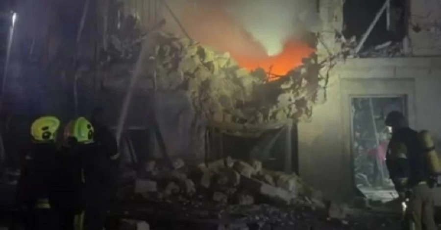 Російський дрон вдарив по Одесі, постраждав будинок в історичному центрі міста, є поранені 