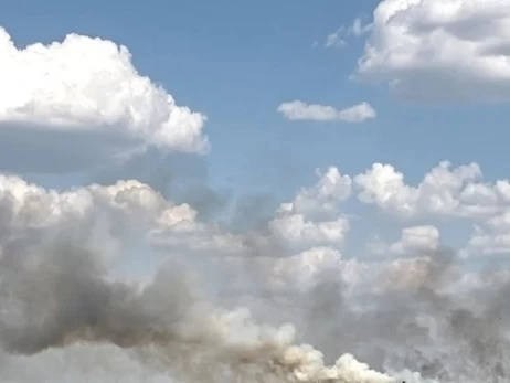 Росіяни вдарили дроном по адмінбудівлі в Сумах - поранено підлітка