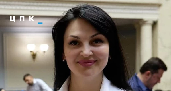 ВАКС приговорил нардепа Марченко, которая выбрасывала деньги через забор, к 2 годам заключения