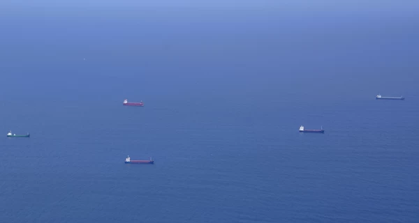 Семь стран готовы способствовать разблокированию Ормузского пролива для снижения цен на нефть