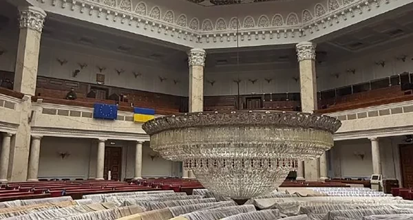 В Верховной Раде ремонтируют люстру - стоимостью сто «Жигулей» и «оружие» для Надежды Савченко