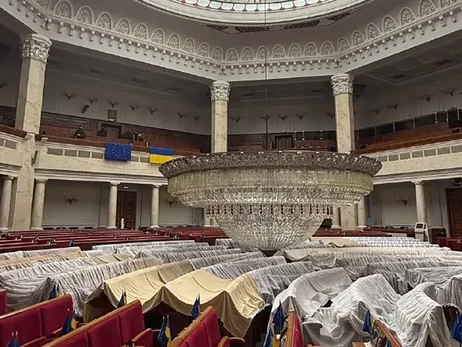 В Верховной Раде ремонтируют люстру - стоимостью сто «Жигулей» и «оружие» для Надежды Савченко