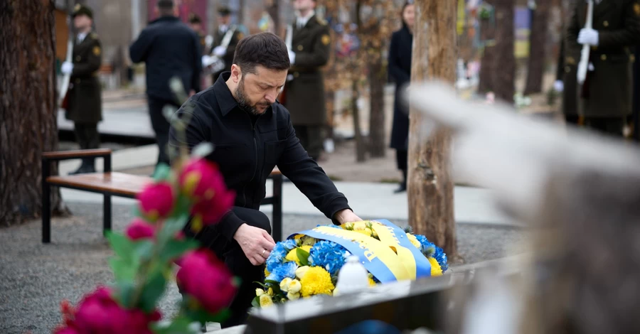 Зеленський вшанував пам'ять українських захисників, які загинули у битвах за Мощун