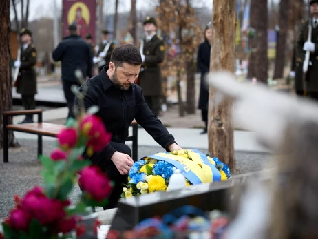 Зеленський вшанував пам'ять українських захисників, які загинули у битвах за Мощун