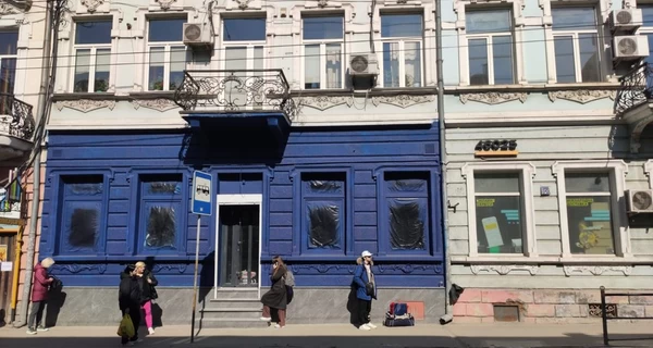 В Тернополе магазин одежды покрасил памятник архитектуры в синий цвет