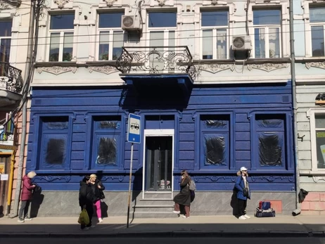 У Тернополі магазин одягу пофарбував пам’ятку архітектури у синій колір