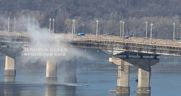В Києві стався витік у тепломережі на мосту Патона