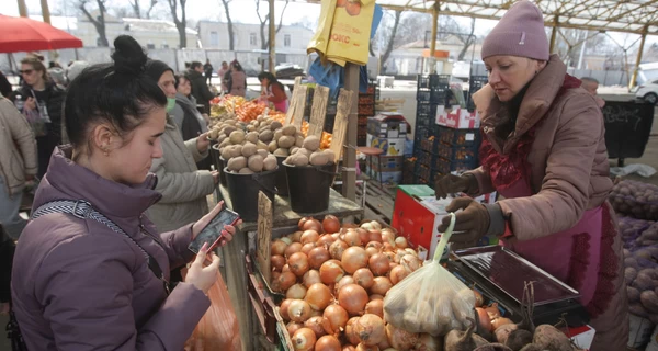 Якими будуть ціни на тепличні овочі та чому дорожчає волоський горіх
