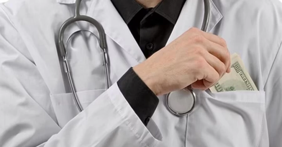 «Мертвые души» и двойная оплата: как зарабатывают деньги на бесплатной медицине