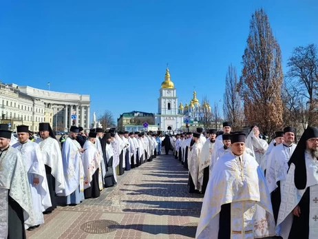 В Киеве прощаются с Филаретом - в Михайловском соборе прошла заупокойная Божественная литургия