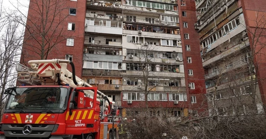 Россияне ударили по многоэтажке в Днепре - много раненых