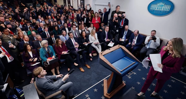 Білий дім опублікував два загадкові відео, одне з яких видалив