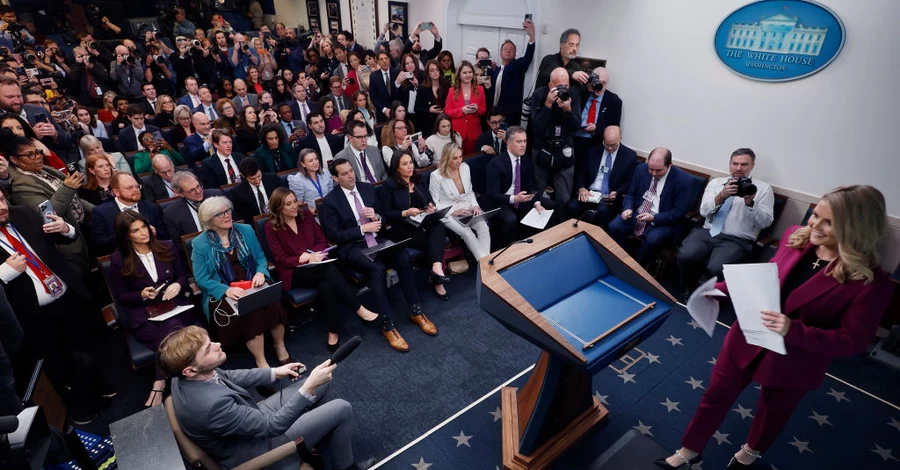 Білий дім опублікував два загадкові відео, одне з яких видалив