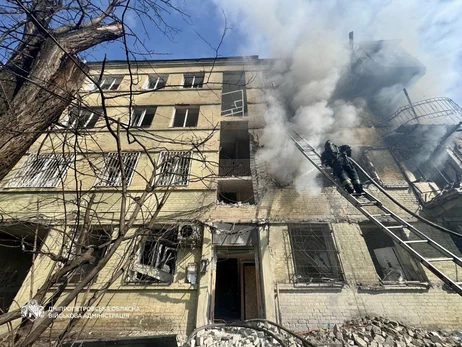 Российские войска ударили по многоэтажке в Днепре – есть пострадавшие