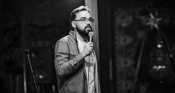 На фронте погиб стендап-комик и военный Артур Петров