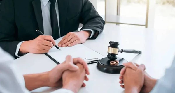 Дві історії про кохання, розлучення і гроші - як це буває під час війни