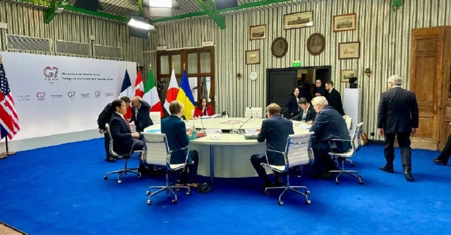 Россияне ежемесячно теряют более 30 тысяч военных, - Сибига