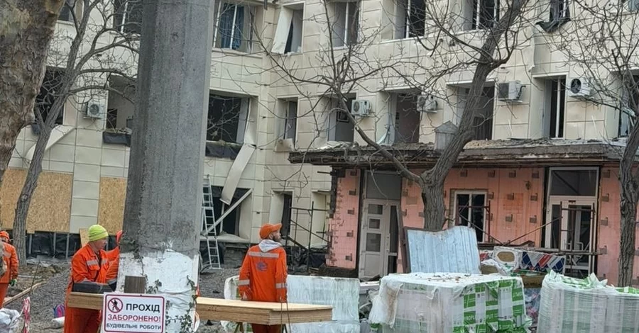 Одесский роддом, в который РФ попала дроном, приостановил госпитализацию