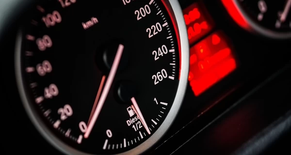 В Киеве не будет сезонного повышения скорости - водители должны соблюдать лимит 50 км/ч