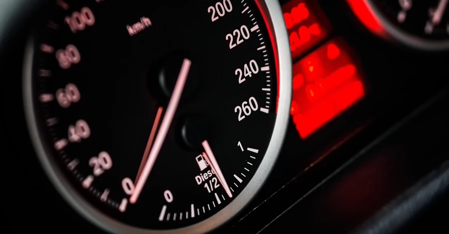 В Киеве не будет сезонного повышения скорости - водители должны соблюдать лимит 50 км/ч