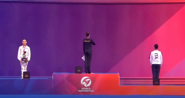 На Кубке мира российская гимнастка демонстративно отвернулась от флага Украины – заявление УФГ