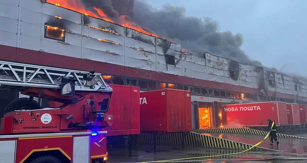 Росія вдарила у склад «Нової пошти» та логістичні центри в Луцьку, у місті масштабна пожежа