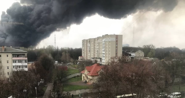 Мешканцям Луцька порадили не виходити на вулицю через масштабну пожежу після російського удару