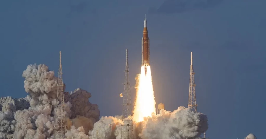 NASA успішно запустило історичну місію Artemis II з екіпажем на борту