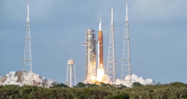 Artemis 2: туалет сломался, радиация угрожает — что происходит в полете к Луне