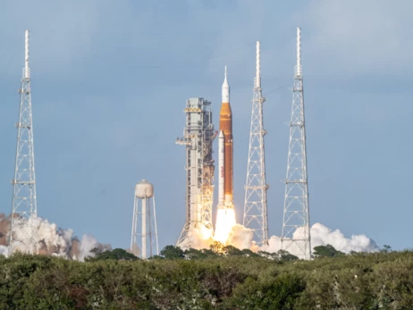 Artemis 2: туалет сломался, радиация угрожает — что происходит в полете к Луне