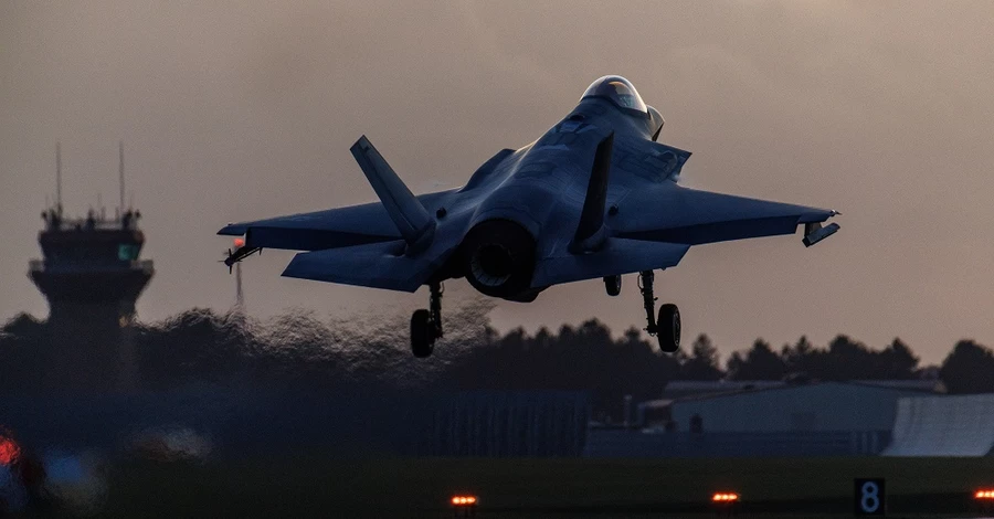 Австрія приєдналась до переліку країн, що закрили небо для військових літаків США