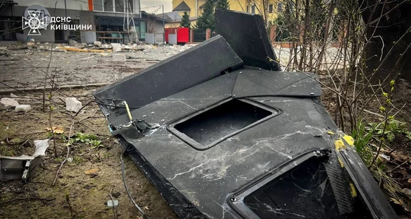 На Київщині російський дрон впав між дитсадком і школою, є загиблий