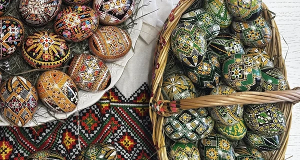 Писанка для начинающих: звезда и веточки - узор и красный цвет как символ жизни