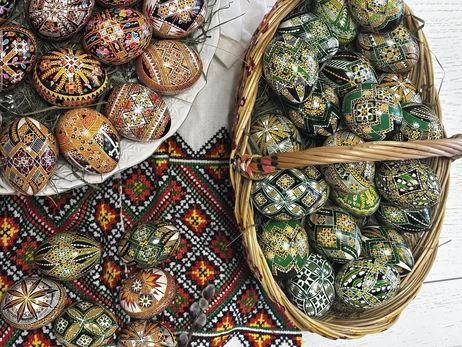 Писанка для початківців: зірка та гілочки - візерунок і червоний колір як символ життя