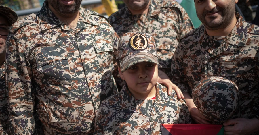 12-річні діти на службі в ополченні Ірану: що роблять підлітки на війні