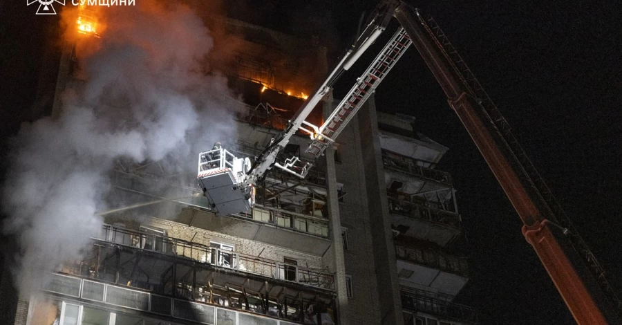 У Києві уламки БПЛА впали на офісну будівлю, а в Сумах - поранено 7 людей