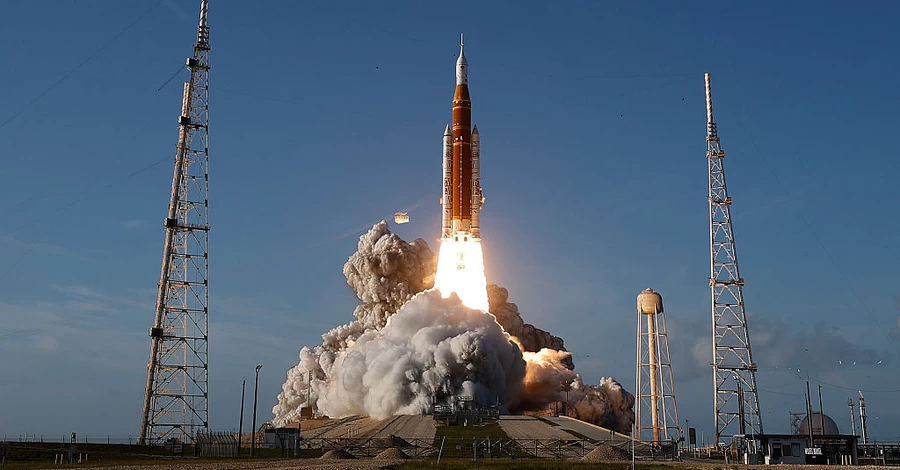 Астронавты миссии Artemis II преодолели половину пути к Луне