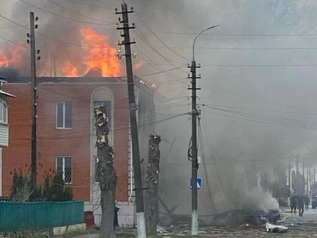 РФ атаковала Черниговщину: в Прилуках горит здание мэрии, в Новгороде-Северском – налоговая