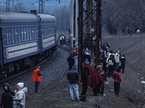 Инструкция для пассажиров: как вести себя при эвакуации из поезда и что делать при обстреле