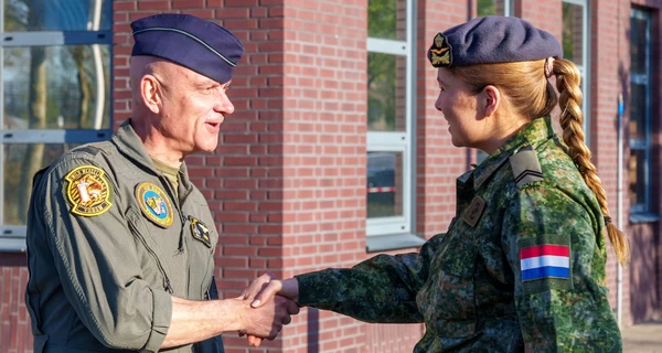 Принцесса Нидерландов Амалия начала службу в Воздушных силах страны